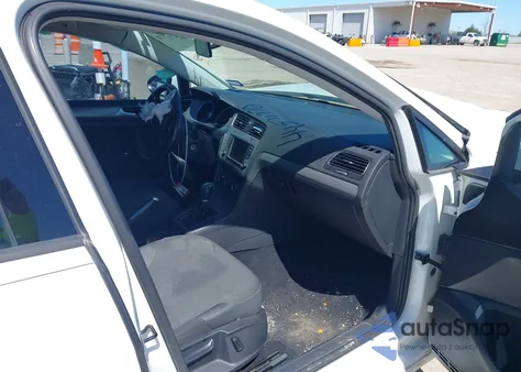 2016 Volkswagen Golf Sportwagen Tsi S 4-Door z USA, uszkodzony, nr VIN 3VWC17AU3GM516099